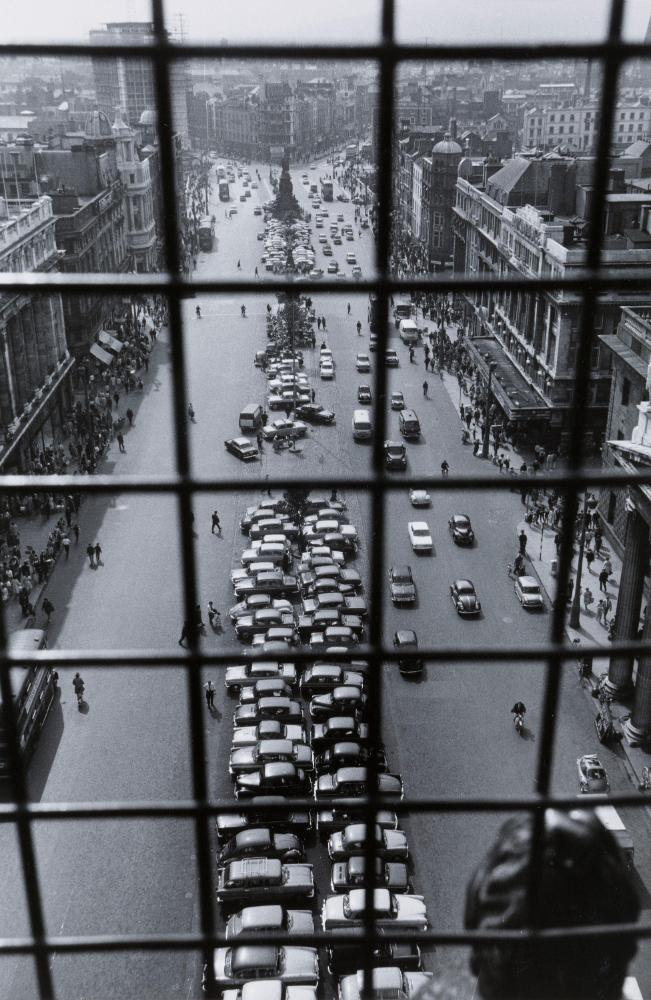 © Erich Hartmann Estate / Magnum Photos / courtesy CLAIRbyKahn